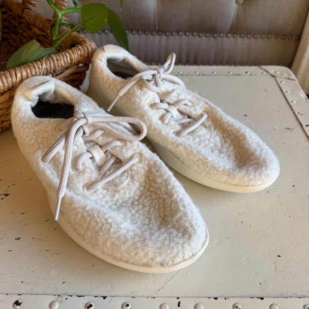 ALLBIRDS White Sherpa Fleece Wool Runners Fluffs Women's Size 9 Running Casual